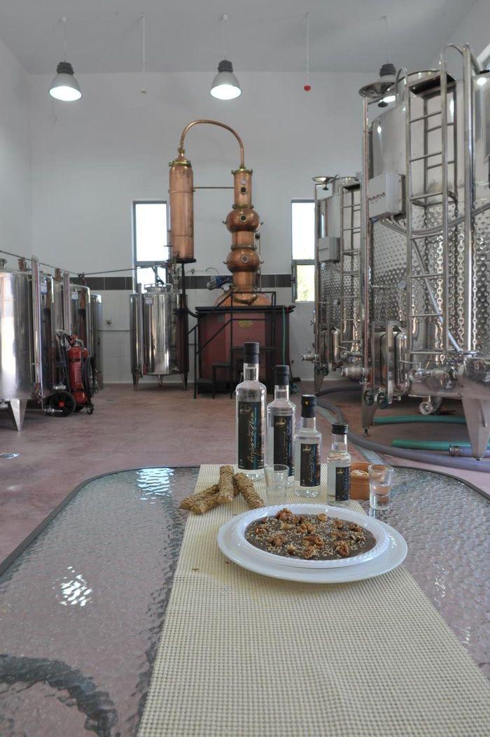 Peroulakis Destillery